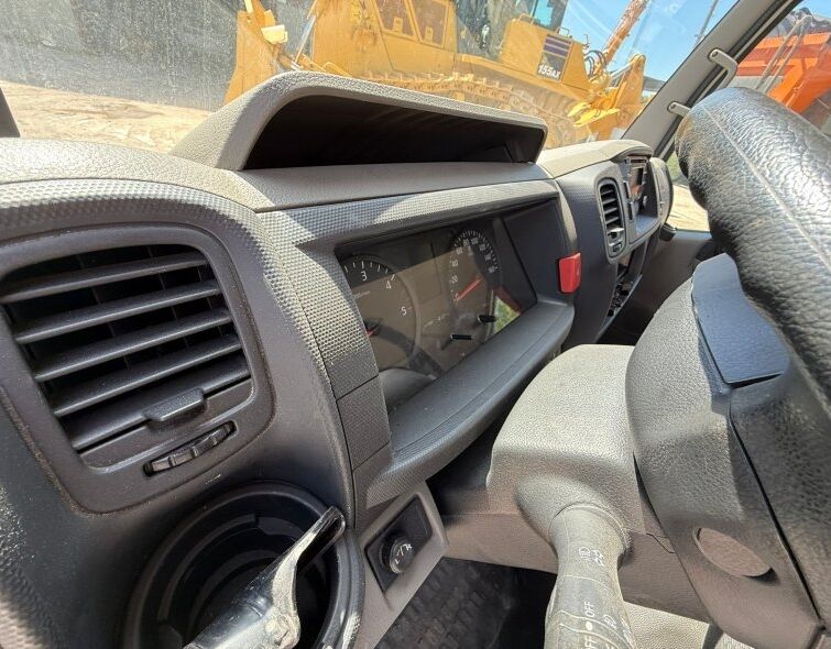 - CAB NISSAN CABSTAR NT400